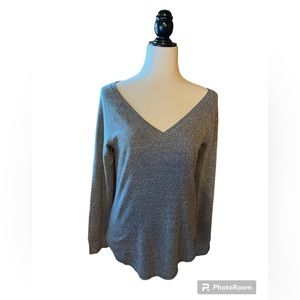 TNA Aritzia Women's Thermal Waffle-Knit Soft V-neck Shirt size Medium